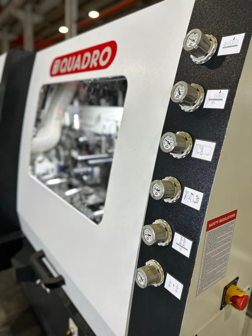 QUADRO 726 SAW Ultra  Пневматическое управление прижимами  Станок оснащен регуляторами, с помощью которых управляются все прижимы (ролики, плиты, боковые прижимы)  Это обеспечивает безупречное позиционирование заготовки в процессе обработки в кажд...