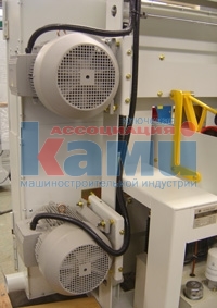 QUADRO 102A  Привод пильного узла  Вращение шкивов осуществляется с помощью мощных электродвигателей по 15 кВт и клиноременной передачи  Мощности двигателей достаточно, чтобы с легкостью справляться с пилением даже твердолиственных пород 