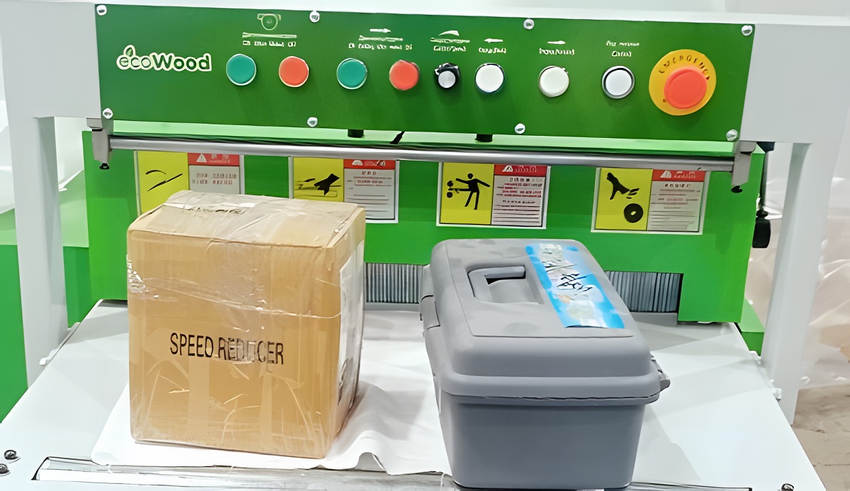 EcoWood MRS-60  Пульт управления  Удобный и понятный пульт управления, позволяет оперативно управлять всеми функциями станка Со станком поставляется ящик с ЗИП, ключами и комплектом проставочных колец 