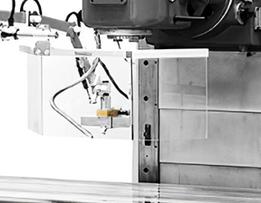 Stalex BFM2100 DRO 
  Защита от стружки  
 Прозрачный экран практически полностью закрывает рабочую зону и препятствует вылету стружки в глаза оператора  
