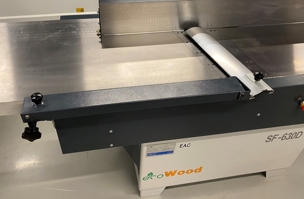 EcoWood SF 400W  Защита ножевого вала  Защитное ограждение зоны резания обеспечивает безопасную работу на станке 
