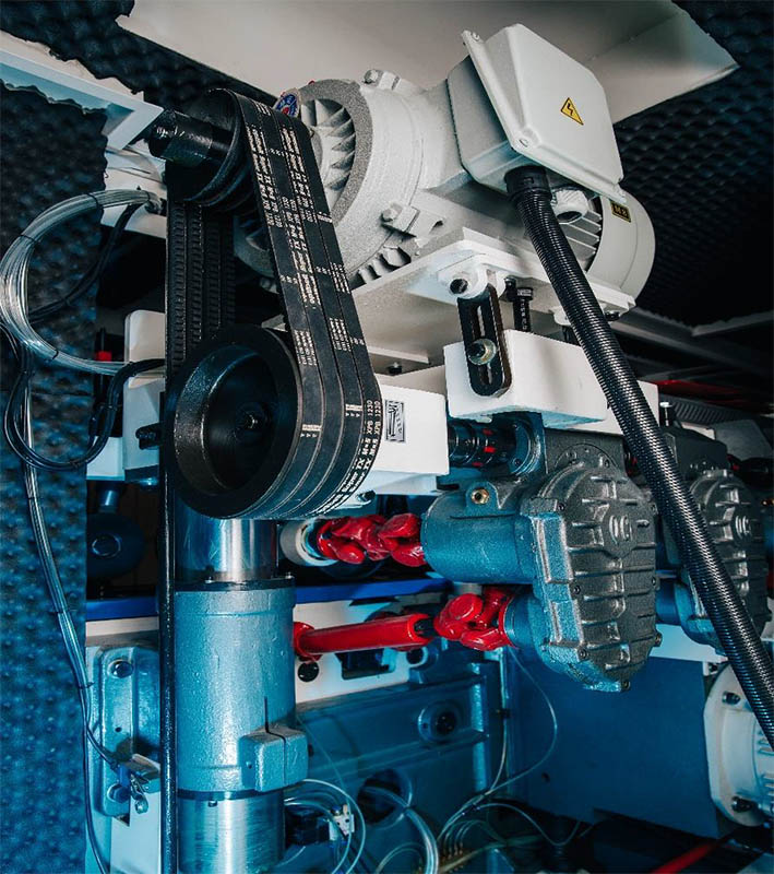 QUADRO 723 High Speed SAW  Усиленные крестовины карданов и массивные редукторы  Станок обладает колоссальным запасом прочности для максимальных нагрузок и режимов работы 