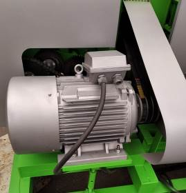 EcoWood 680C  Электродвигатель оцилиндровочного ротора  Привод оцилиндровочного ротора осуществляется от электродвигателя мощностью 22кВт, он является наиболее оптимальным для обработки тонкомерных бревен ф до 200мм, позволяет стабильно работать и...