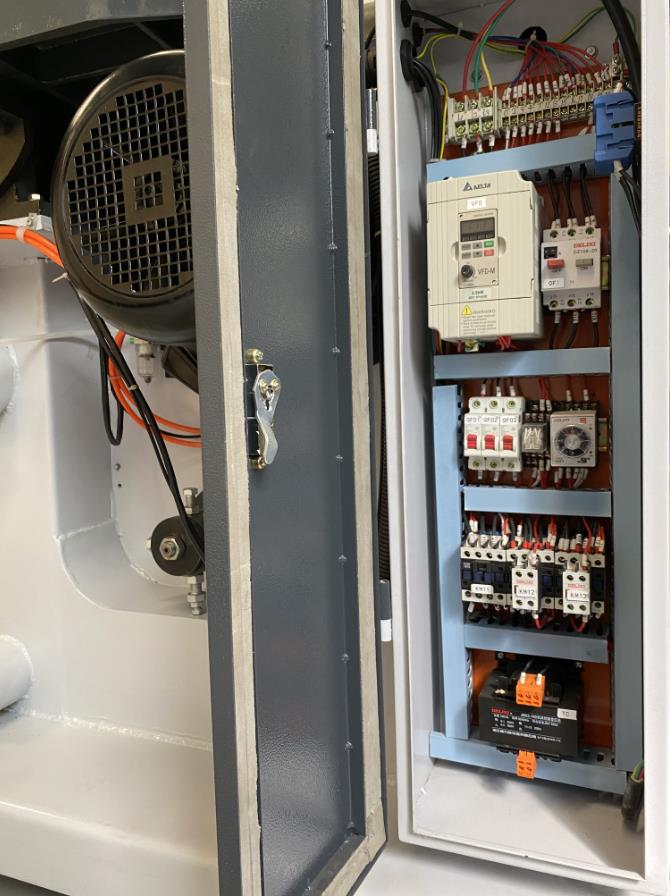 EcoWood BS 700 AUTO  Электрика  Расположена в отдельном пылезащищенном шкафу с удобным доступом  Используются надежные электрокомпоненты 